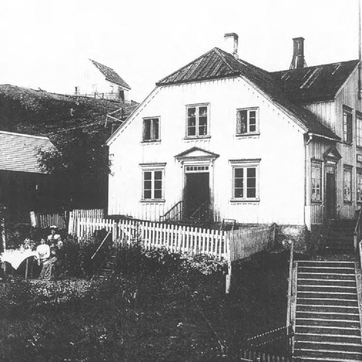 Austurhlið apóteksins