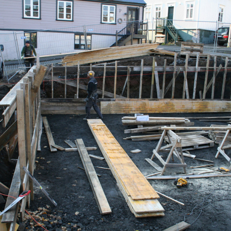 Unnið við grunninn