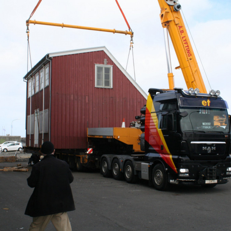 Gröndalshúsið flutt