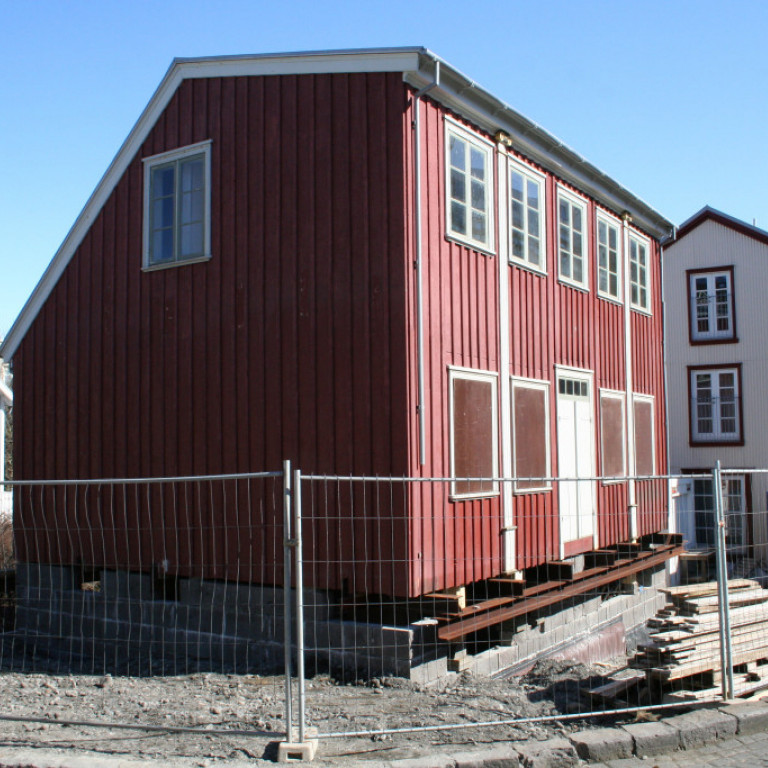 Komið á sinn stað