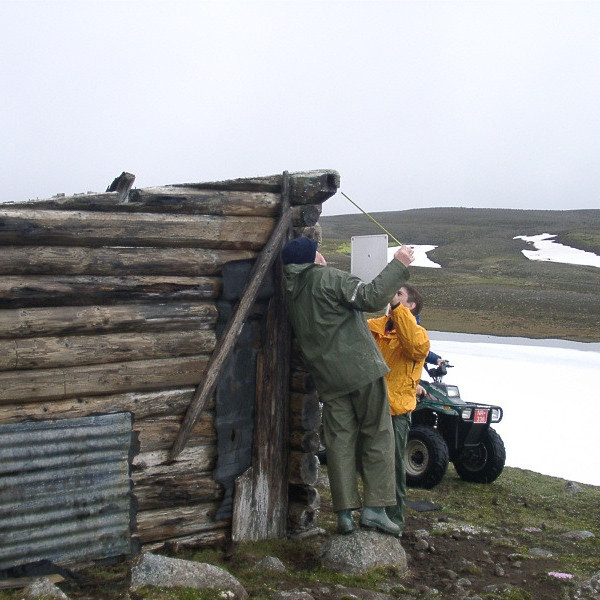 Mál tekin af húsinu