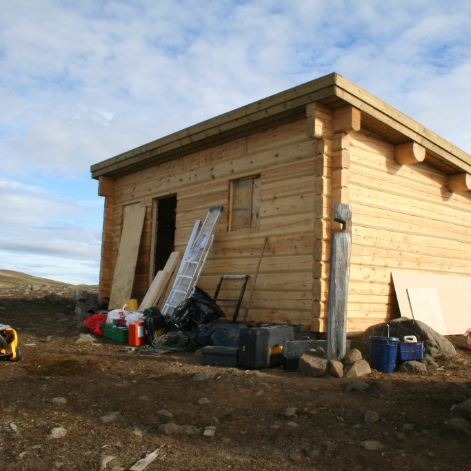Endurbyggingu lokið, glugga og hurðaísetning hafin
