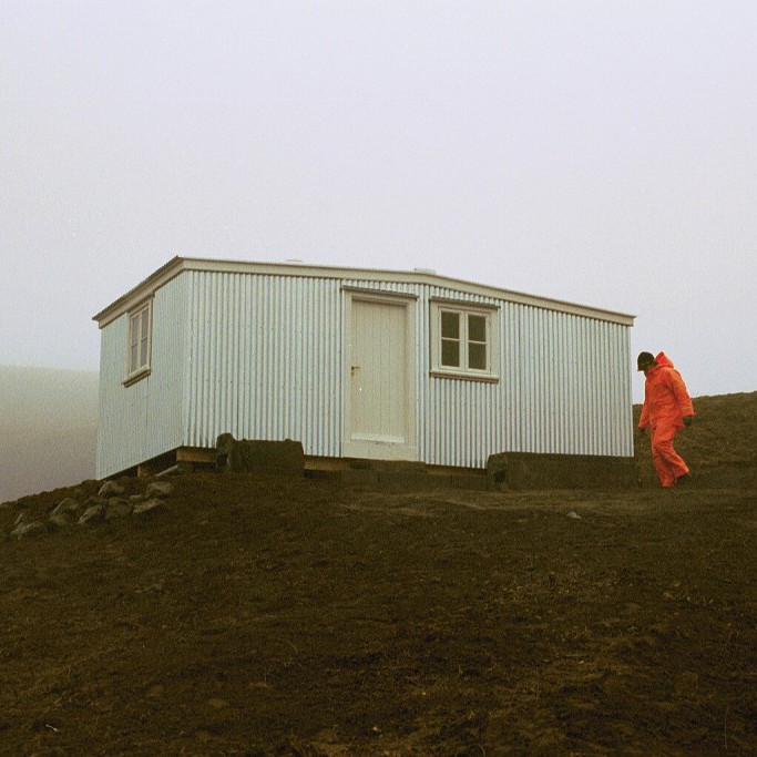 Húsið komið á sinn stað