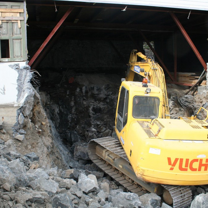 Mokað fyrir undirgöngum sem tengja Franska spítalann og Læknishús