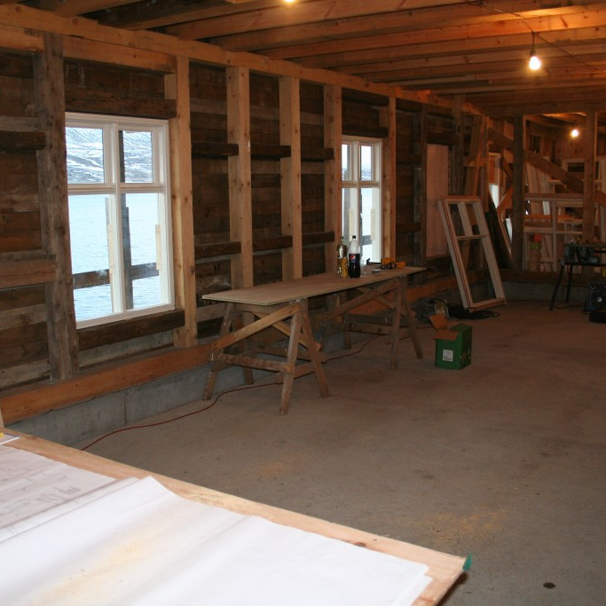 Aðalhæð, allur viður endurnýttur við endurbyggingu hússins