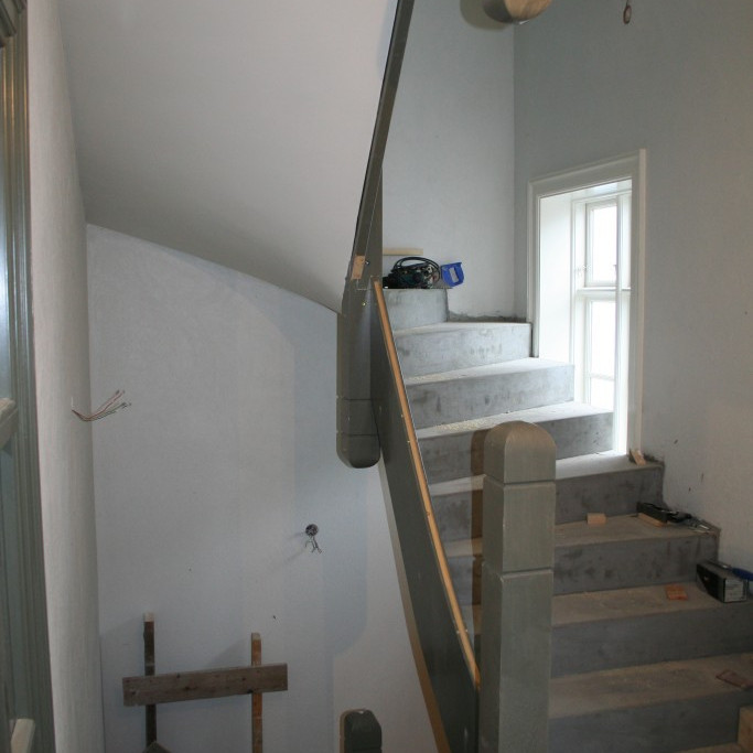 Stigi á milli hæða í læknishúsi