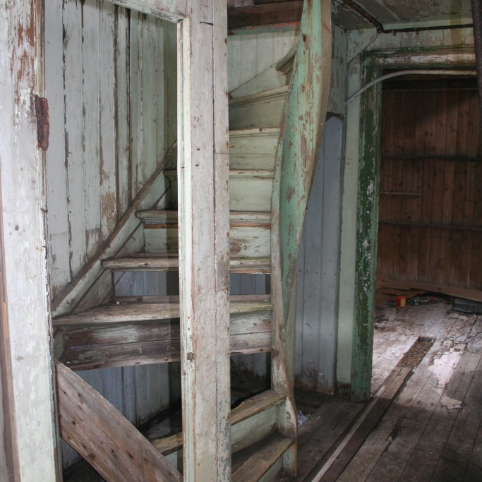 Stiginn upp á efri hæð