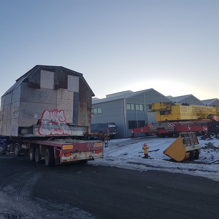 Húsið Laugavegur 36 flutt upp á Koparsléttu til endurbyggingar