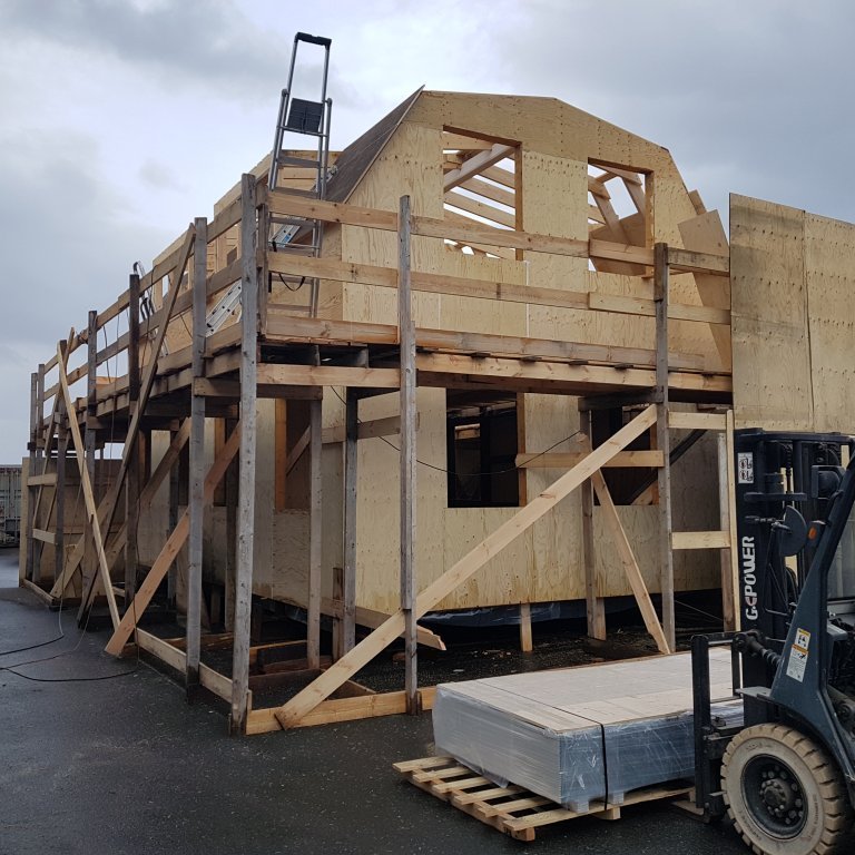 Uppbygging hússins á athafnarsvæði Minjaverndar