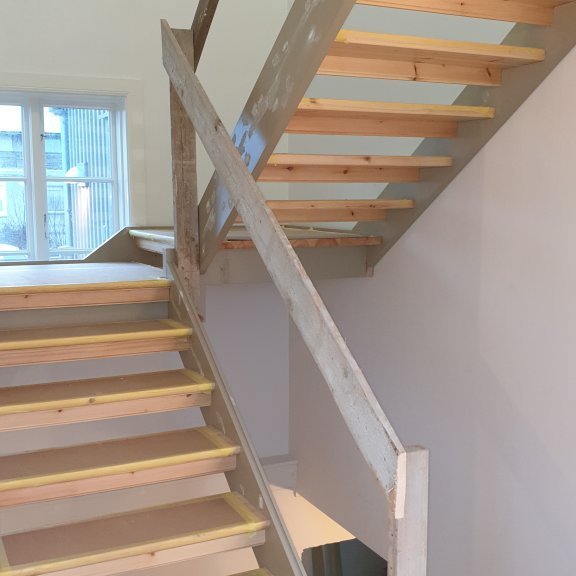 Stiginn kominn á sinn stað